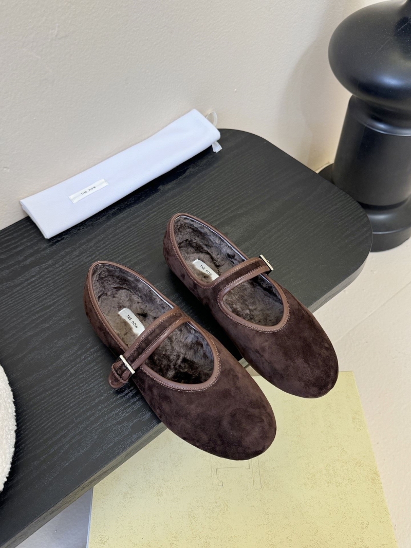 The R0w flat shoes